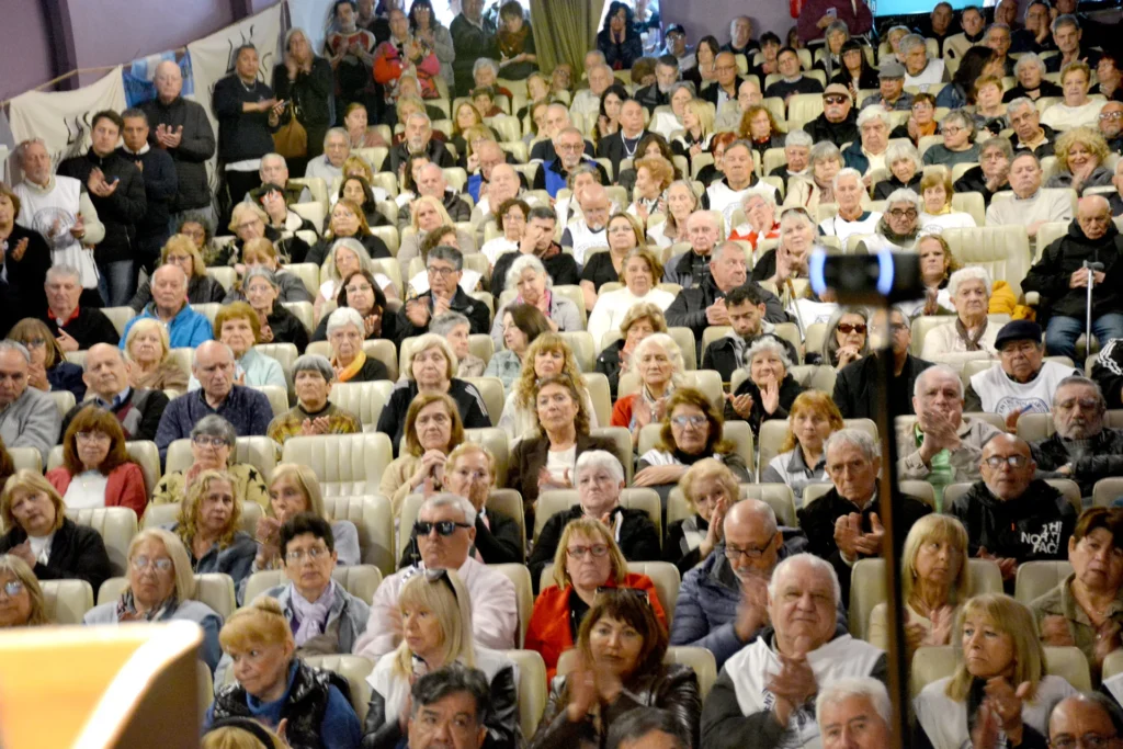 Público del Primer Congreso Nacional de Jubilados, Pensionados y Personas Mayores en Santa Fe.