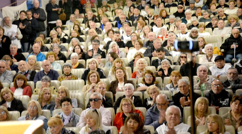 Público del Primer Congreso Nacional de Jubilados, Pensionados y Personas Mayores en Santa Fe.