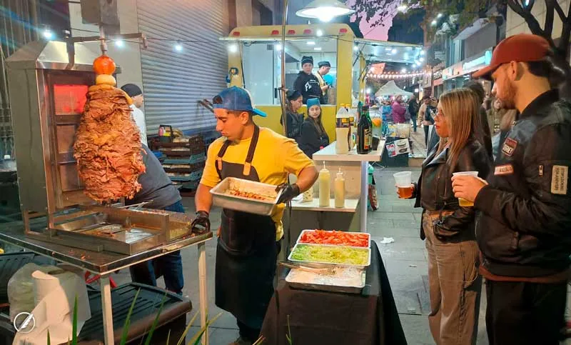 Rosario vibró con una nueva Noche de Peatonales — imagen 2
