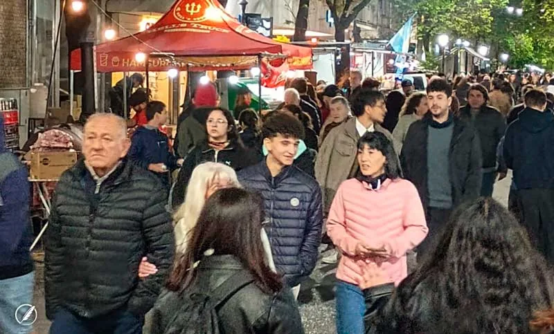 Rosario vibró con una nueva Noche de Peatonales — imagen 3
